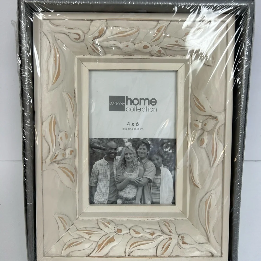 JCPenney Home Collection/ NIB/ 4 x 6 /frame chippy wood off-white floral